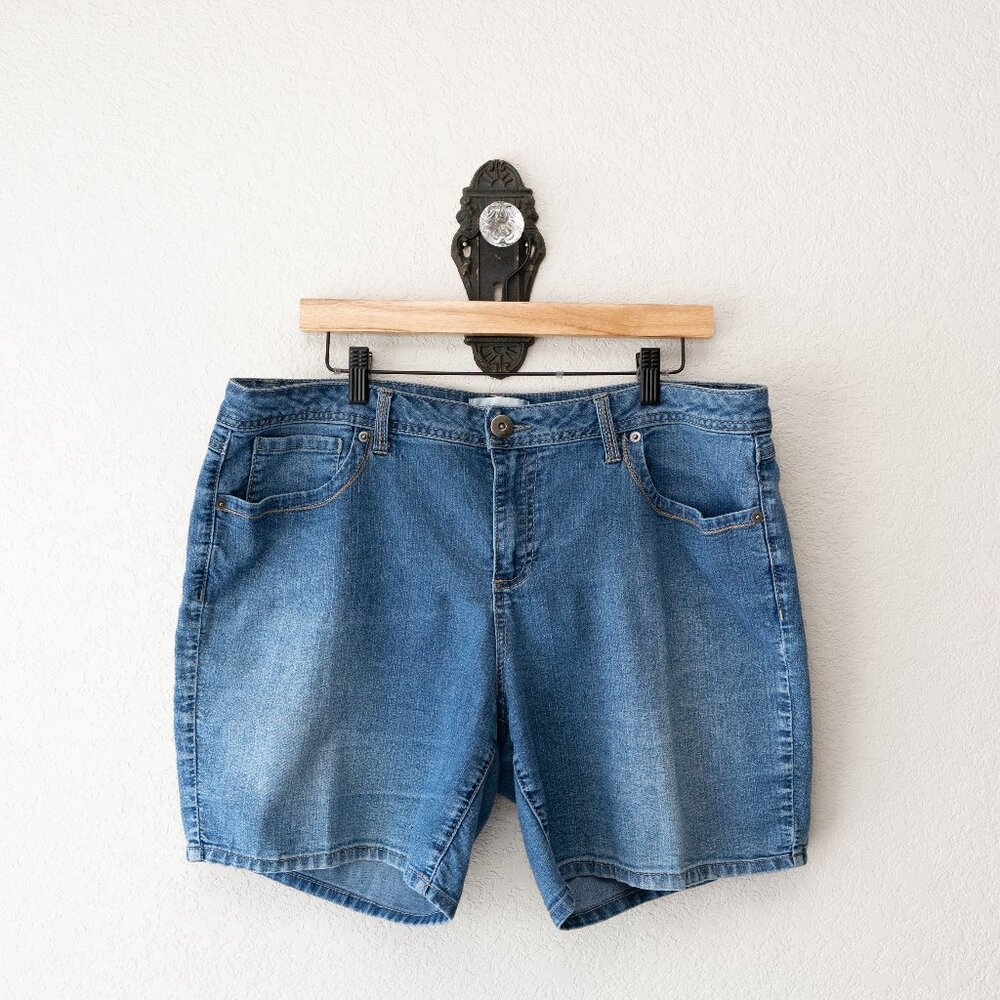 Christopher & Banks Womens 16 Denim Shorts Mid Rise Stretch Blue Jean Shorts